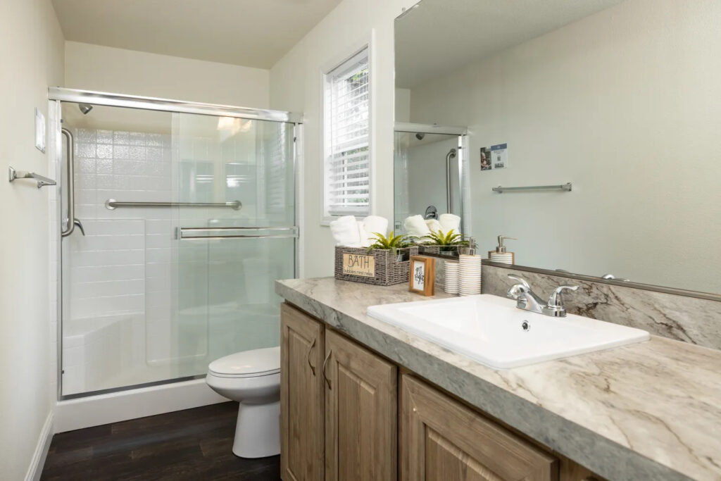 Fairpoint 24403A manufactured home model bathroom